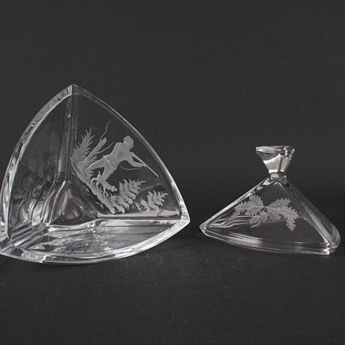 BOHEMIA TRIANGLE Bombonierka kryształowa z grawerem myśliwskim 18 cm
